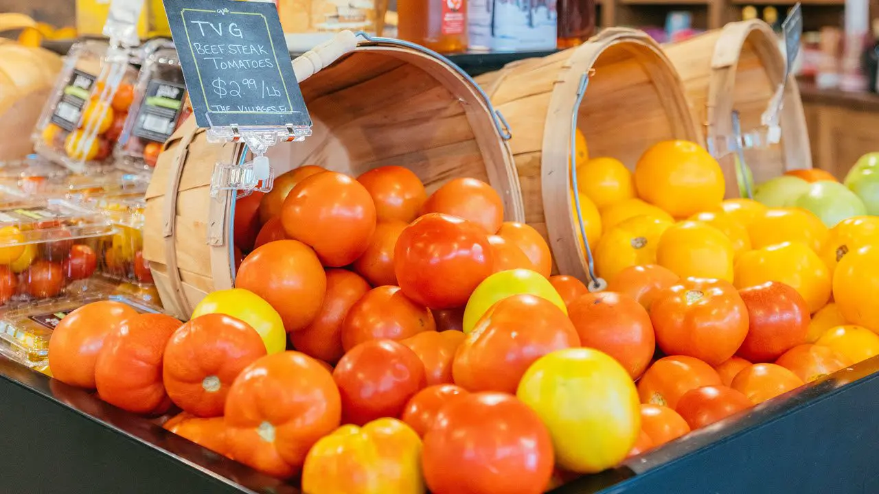 health-wellness-grown-shop-tomatoes