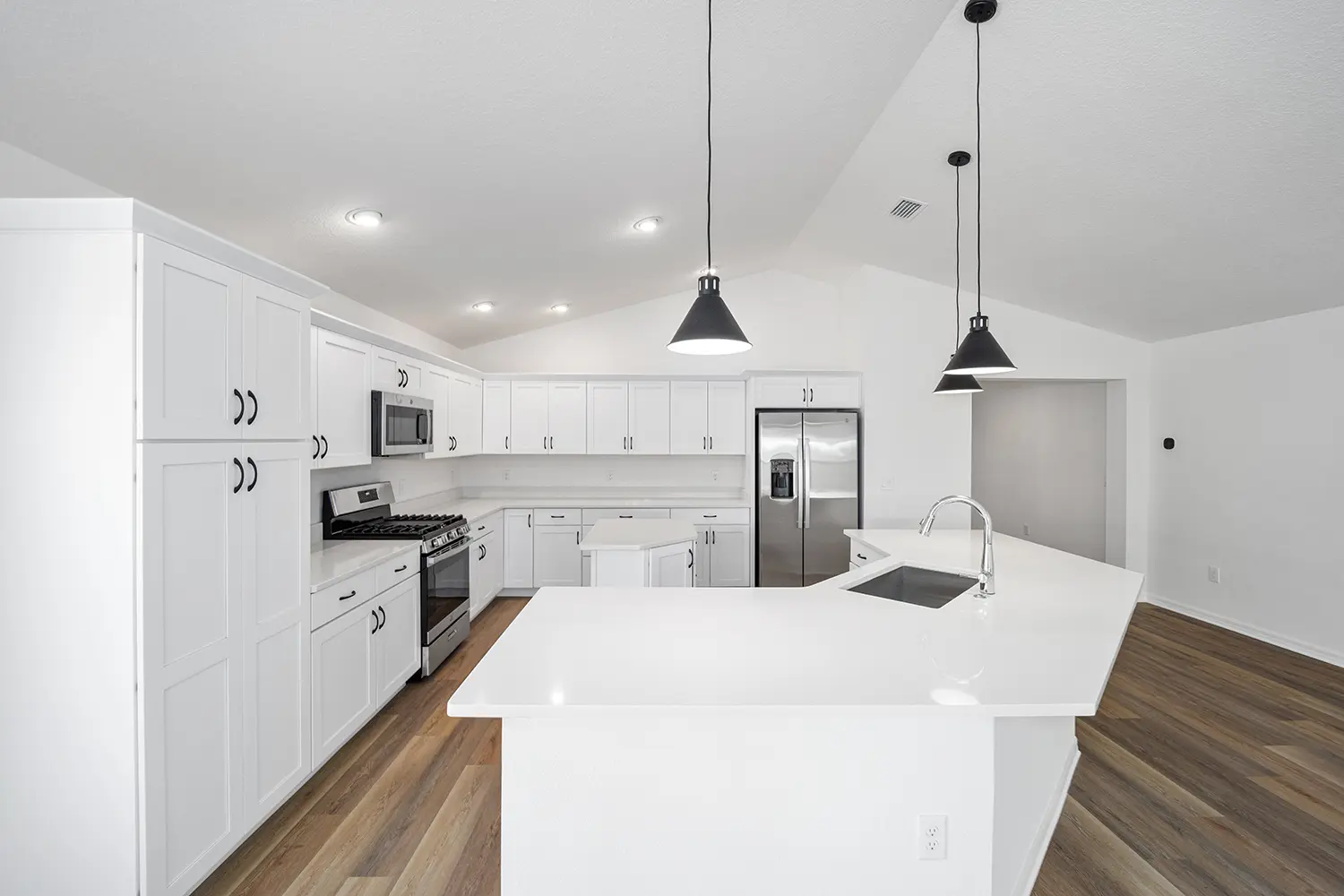 courtyard-villa-winslow-c-kitchen-11