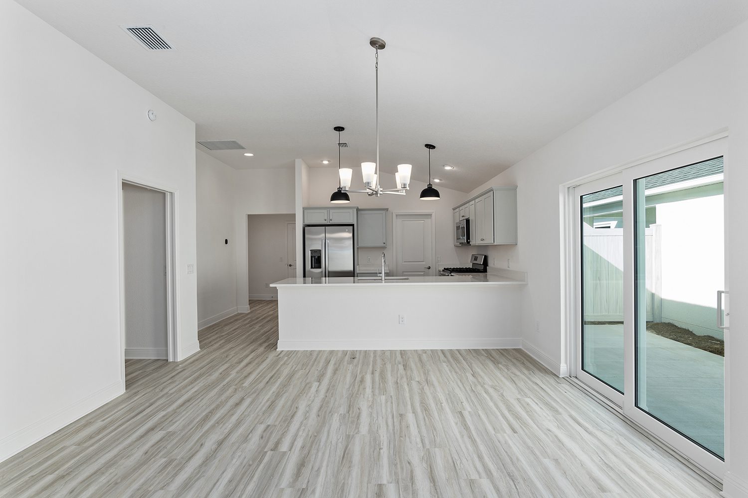 courtyard-villa-durham-dining-area-kitchen-12